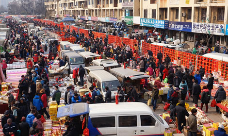 李村河底一片红火热闹